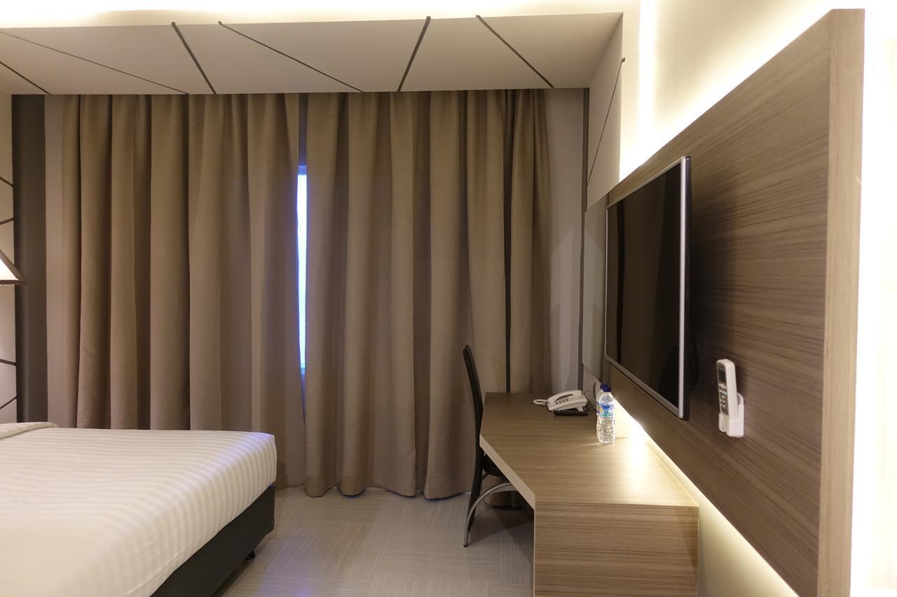 M Hotel Kupang Kupang (East Nusa Tenggara) Exterior foto