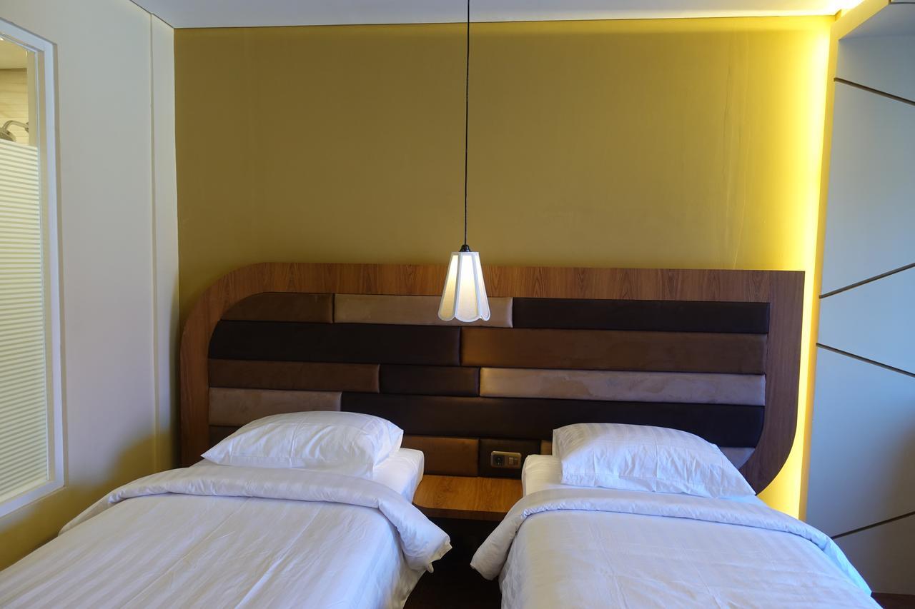 M Hotel Kupang Kupang (East Nusa Tenggara) Exterior foto